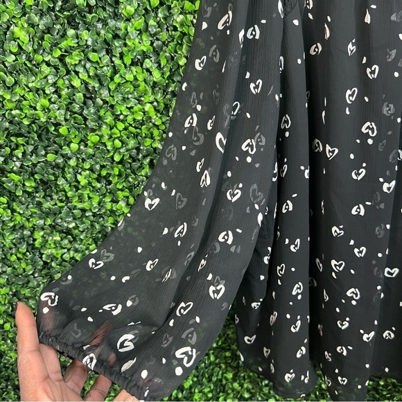 EVRI | Smocked Top - Picture 11 of 12